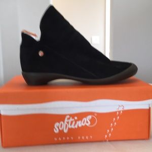 Softinos “happy feet” booties